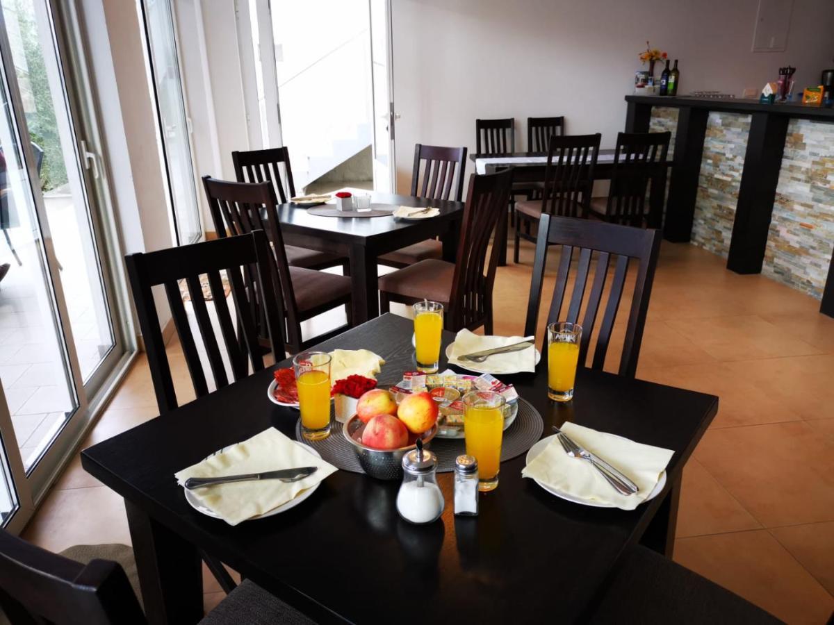 Apartmani Smiljanic Starigrad Paklenica Eksteriør billede