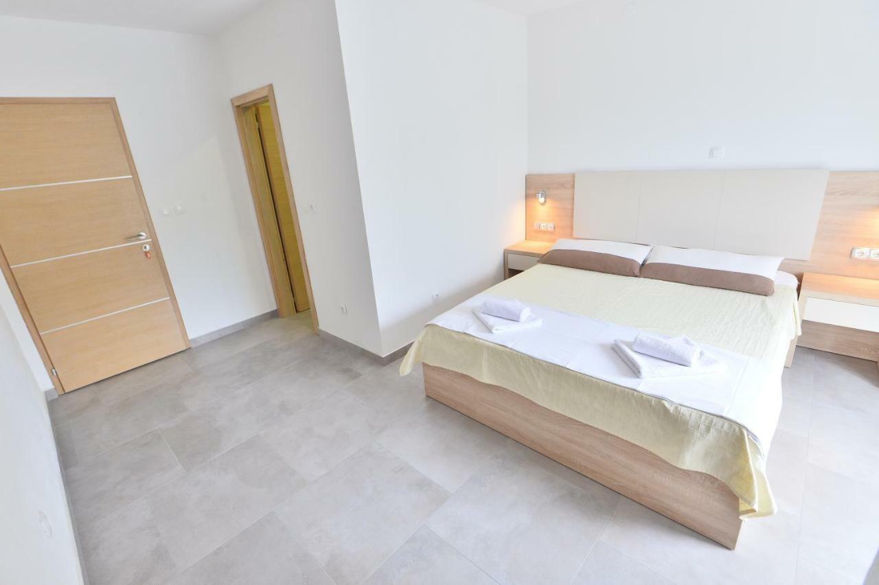 Apartmani Smiljanic Starigrad Paklenica Eksteriør billede